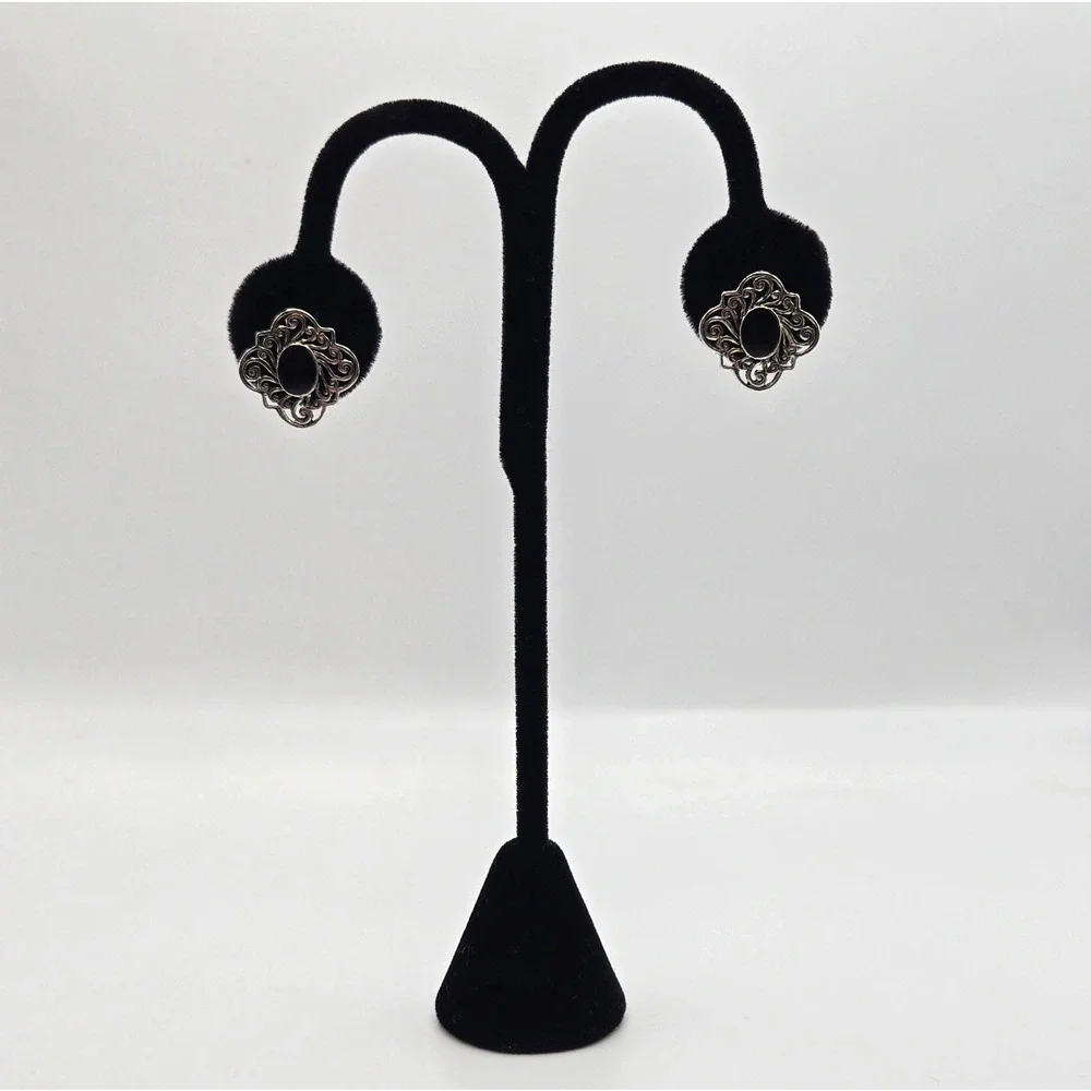 Filigree Post Earrings Black Stone Silvertone Geometric Classic Preppy Retro .5